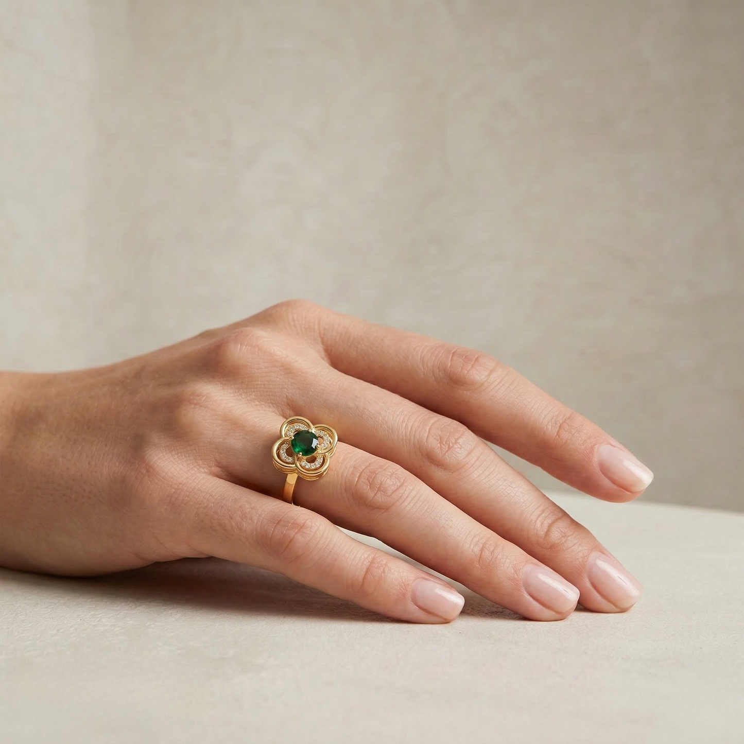 Sydney | Clover Halo Emerald Spinning Gold Ring