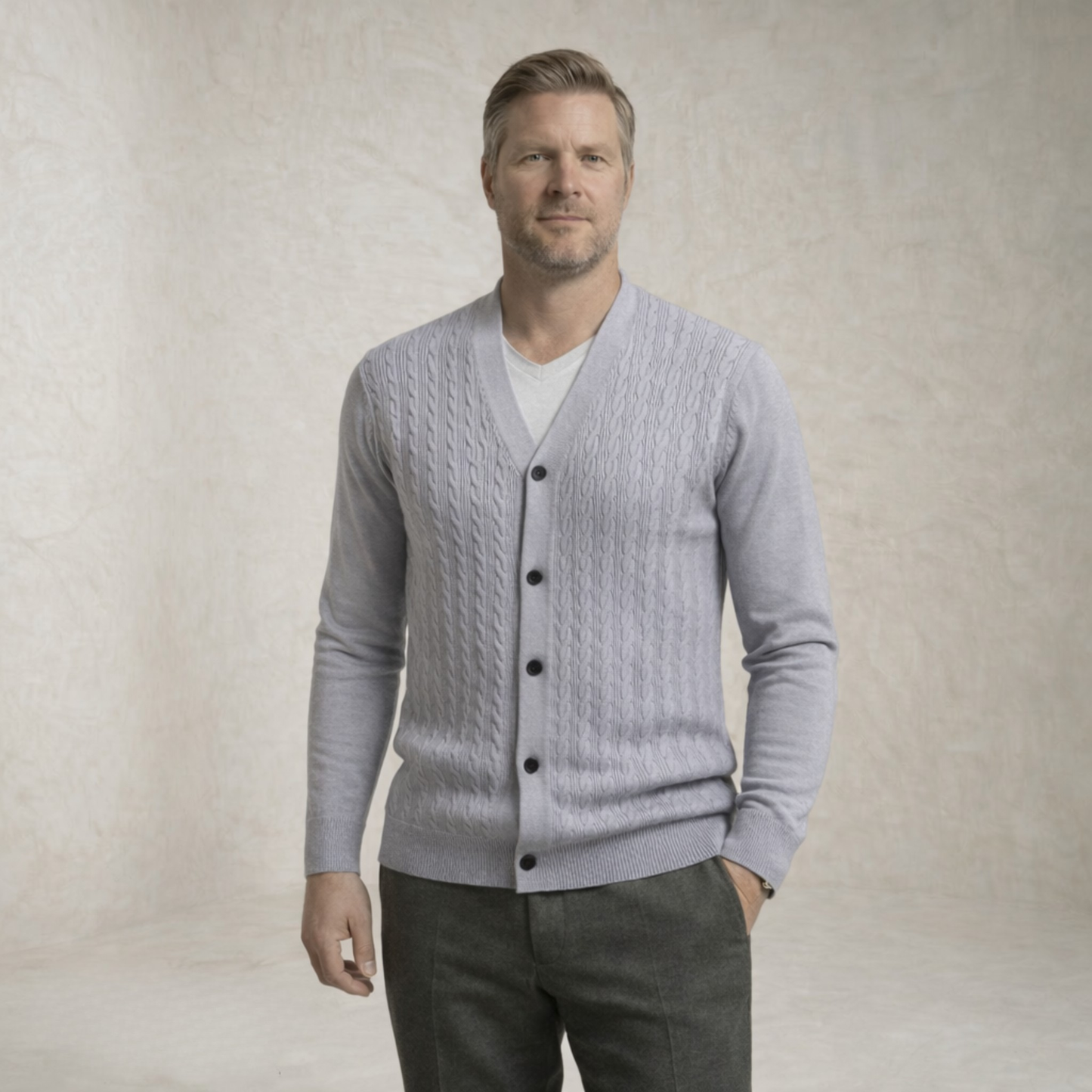 William | Fine Knit V-Neck Buttoned Sweater